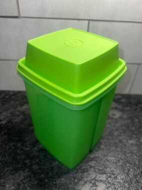 Pick A Deli Tupperware Lime Green Pickle/Olive Keeper Storage Container Look new